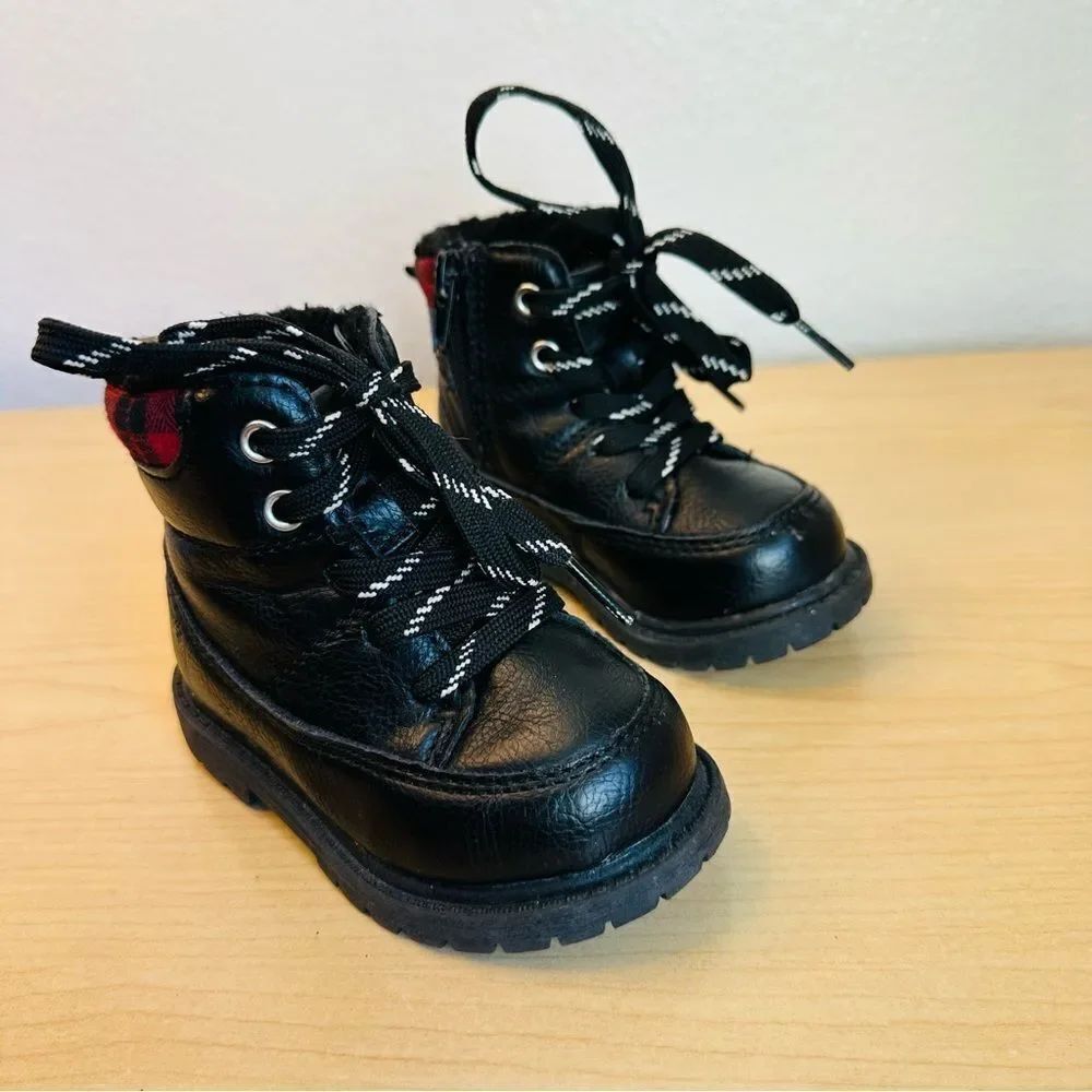 Cartersβ Unisex Black Vegan LeatherβRed Buffalo Check Toddler Boots Size 5